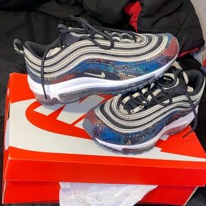 Women’s Air Max SE ‘Rainbow Snake’